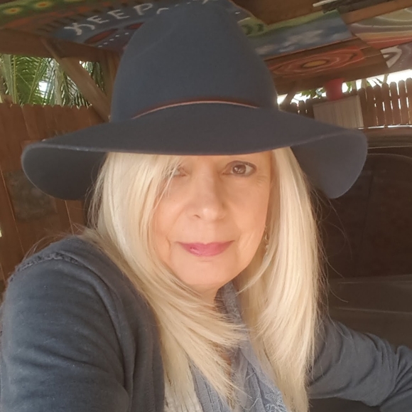 Trusted 5 🌟Seller Shop with Confidence!  Poshmark Ambassador II - Picture 7 of 9